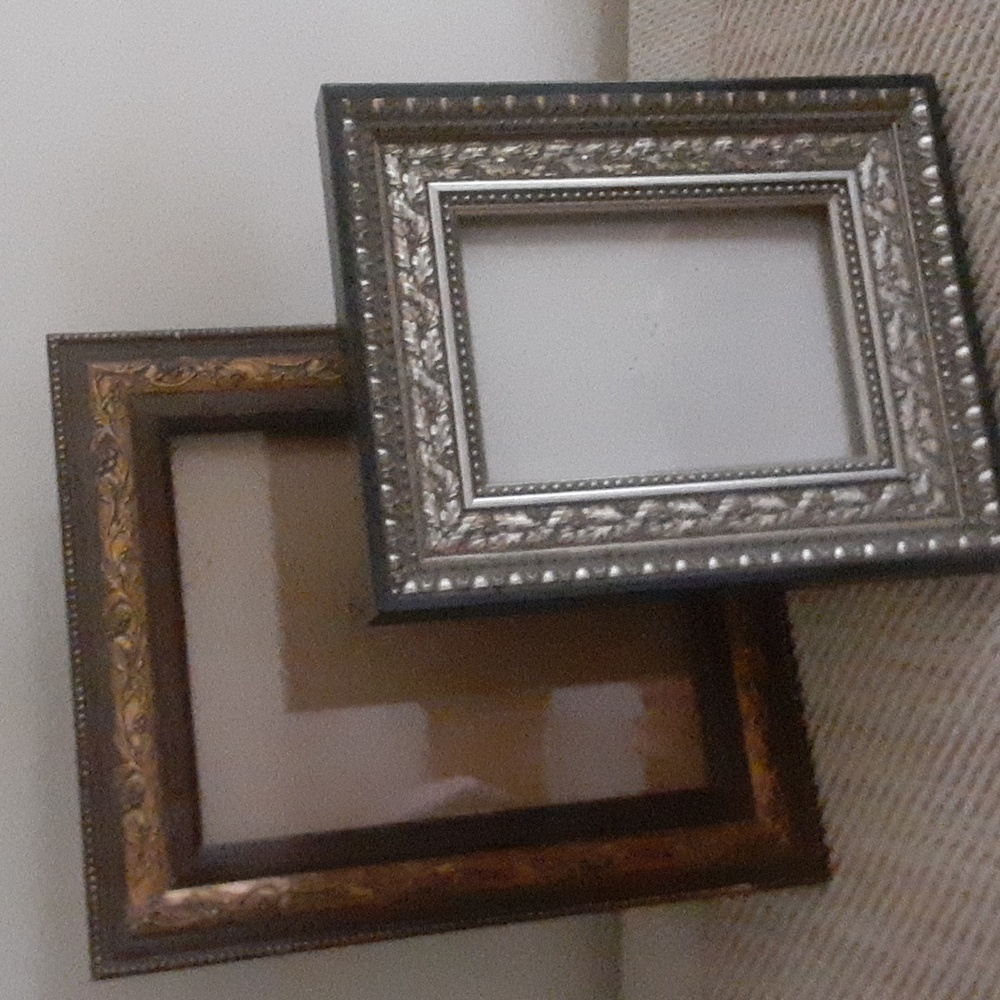 2 Picture frames